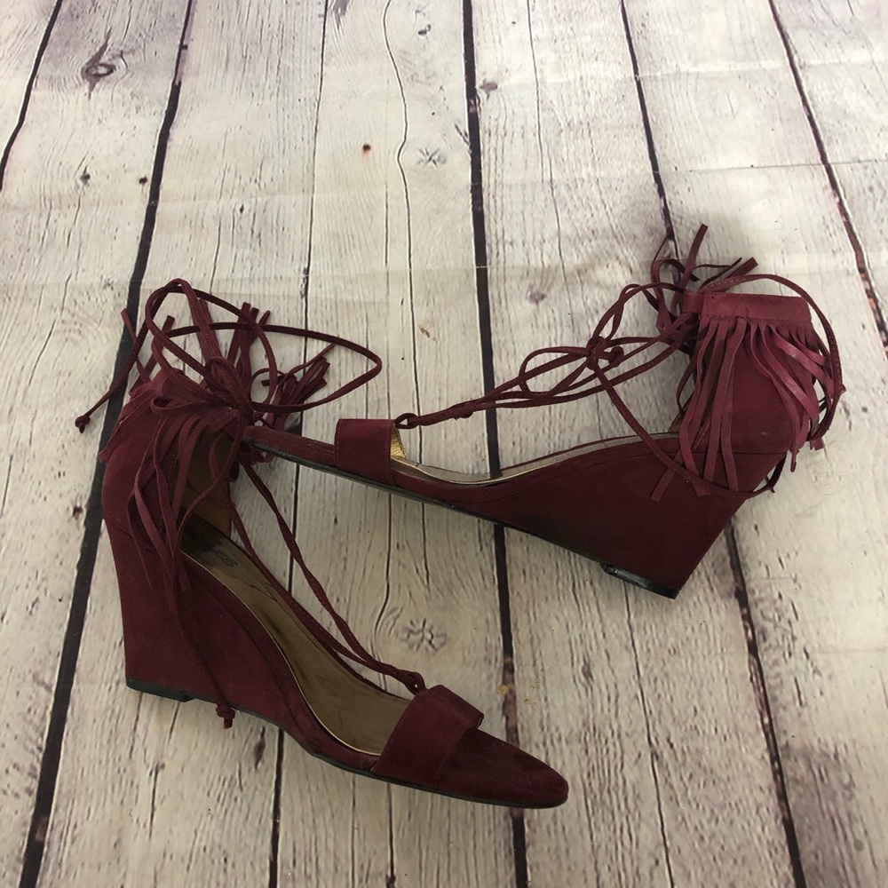 Carlos Santana Burgundy Sandy Fringe Wedge Sandals - Picture 3 of 7